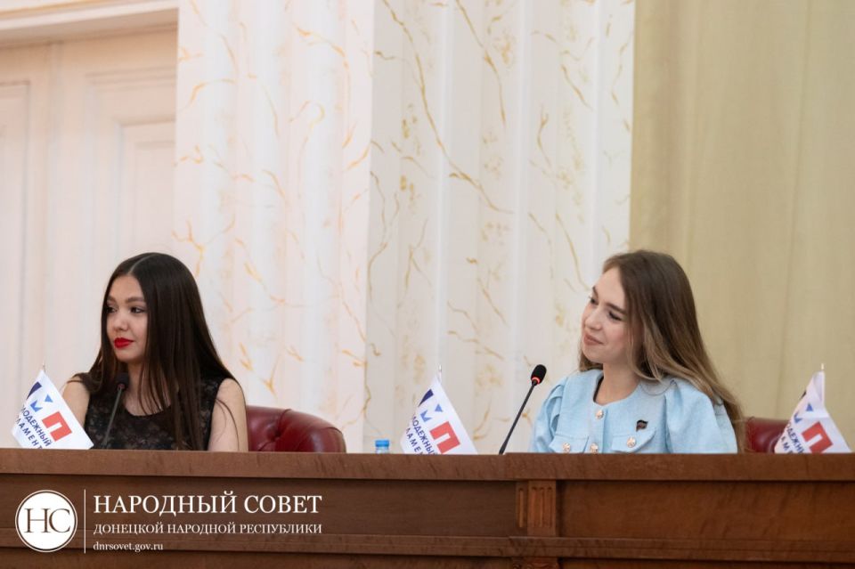 Состоялось заключительное пленарное заседание Молодежного Парламента ДНР третьего созыва Состоялось заключительное пленарное заседание Молодежного Парламента ДНР третьего созыва