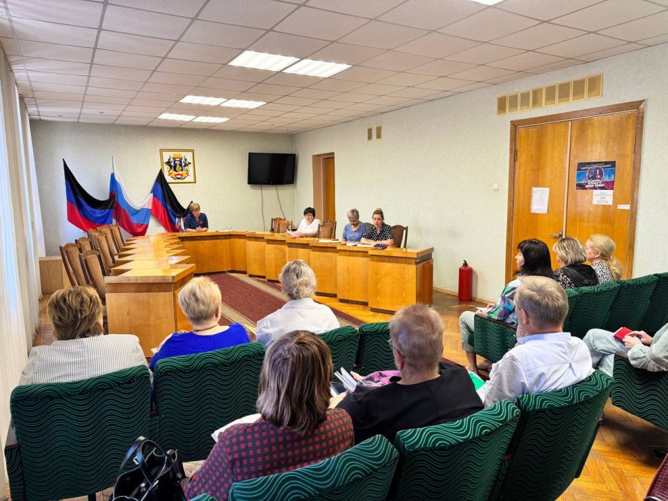 В Пролетарском районе прошло совещание с руководителями общеобразовательных учебных учреждений района по вопросам подготовки к новому учебному году В Пролетарском районе прошло совещание с руководителями общеобразовательных учебных учреждений района по вопросам подготовки к новому учебному году