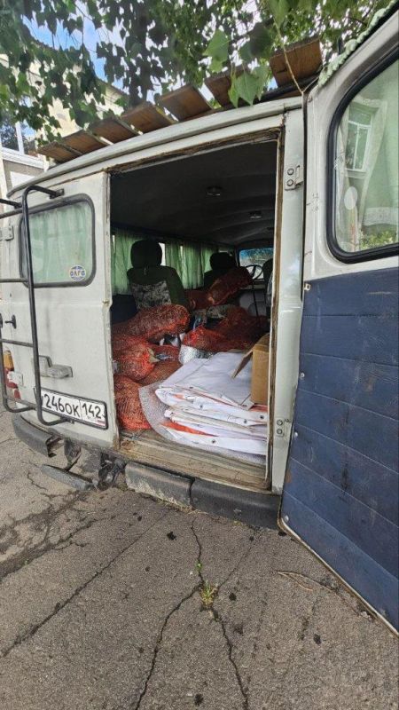 Представители Кузбасса передали гуманитарную помощь в Горловку Представители Кузбасса передали гуманитарную помощь в Горловку