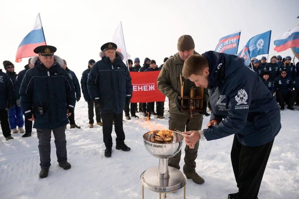 Участники второго потока федеральной программы «Время героев» завершили экспедицию на Северный полюс на ледоколе «50 лет Победы» Участники второго потока федеральной программы «Время героев» завершили экспедицию на Северный полюс на ледоколе «50 лет Победы»