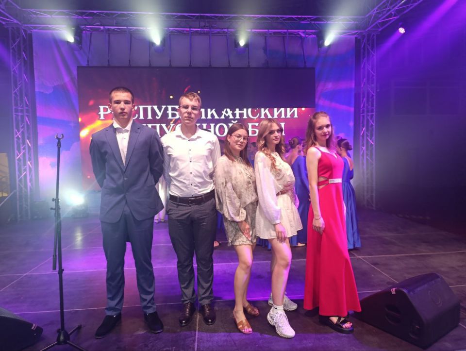 Игорь Мартынов: Выпускники из Енакиево приняли участие в Республиканском выпускном бале «Будущее Донбасса-2025» в Мариуполе Игорь Мартынов: Выпускники из Енакиево приняли участие в Республиканском выпускном бале «Будущее Донбасса-2025» в Мариуполе