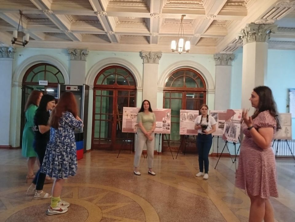 1 июля в Зугрэсском городском Дворце культуры состоялось открытие планшетной выставки донецкого художника, пережившего ужасы концлагерей Вевельсбург и Бухенвальд - «Бухенвальд: Штрихи выживания. Рисунки Романа Ефименко» 1 июля в Зугрэсском городском Дворце культуры состоялось открытие планшетной выставки донецкого художника, пережившего ужасы концлагерей Вевельсбург и Бухенвальд - «Бухенвальд: Штрихи выживания. Рисунки Романа Ефименко»