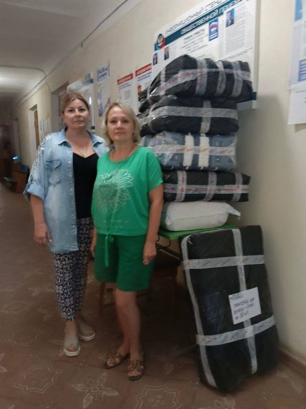 Помощь спорту. Член Общественной Палаты ДНР, координатор международной волонтерской группы "Москва-Донбасс" Юлия Гончарова совместно с заместителем главы администрации городского округа Иловайск Еленой Кочетовой для детской... Помощь спорту. Член Общественной Палаты ДНР, координатор международной волонтерской группы "Москва-Донбасс" Юлия Гончарова совместно с заместителем главы администрации городского округа Иловайск Еленой Кочетовой для детской...
