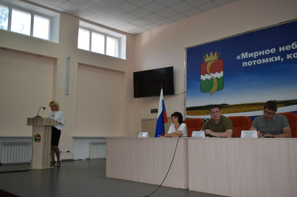 На расширенном аппаратном совещании с начальниками управлений, отделов, секторов администрации округа и руководителями учреждений рассмотрели ряд вопросов, среди которых заведующий сектором по вопросам проектной деятельности... На расширенном аппаратном совещании с начальниками управлений, отделов, секторов администрации округа и руководителями учреждений рассмотрели ряд вопросов, среди которых заведующий сектором по вопросам проектной деятельности...