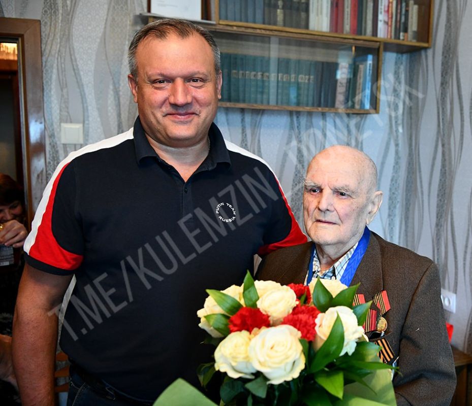 Алексей Кулемзин: Сегодня поздравил со 100-летием нашего земляка, почётного гражданина города Донецка, ветерана Великой Отечественной войны – Георгия Сафроновича Живорова Алексей Кулемзин: Сегодня поздравил со 100-летием нашего земляка, почётного гражданина города Донецка, ветерана Великой Отечественной войны – Георгия Сафроновича Живорова