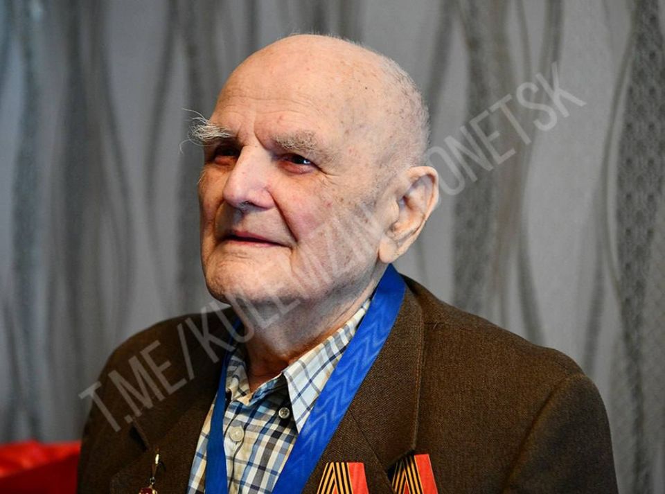 Глава Донецка поздравил ветерана Великой Отечественной со 100-летием Глава Донецка поздравил ветерана Великой Отечественной со 100-летием