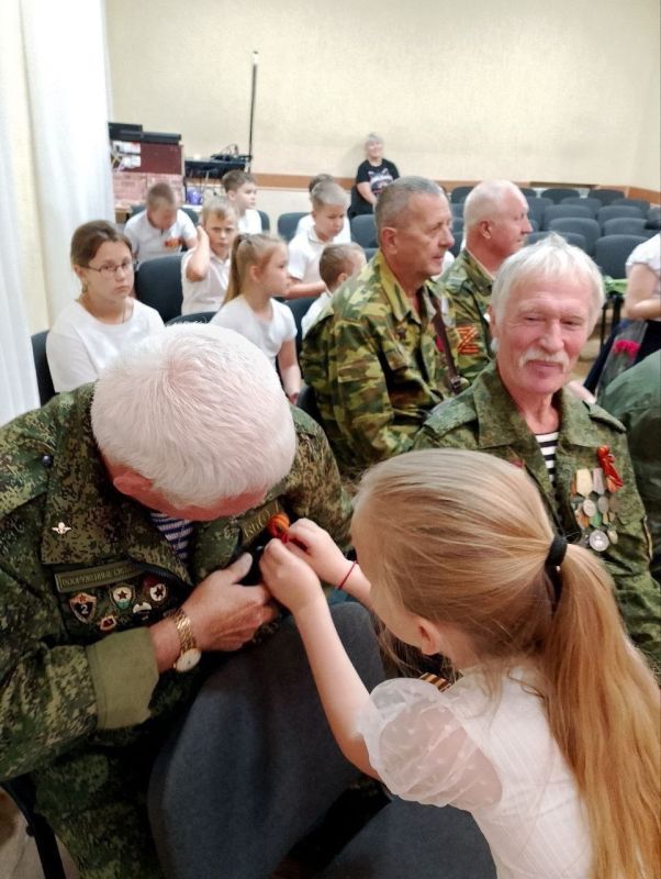 Сегодня, 1 июля, в День ветеранов боевых действий в рамках проекта «Старшие поколения» партии «Единая Россия» проведено мероприятие, цель которого направлена на то, чтобы отдать дань памяти воинам, их мужеству, героизму... Сегодня, 1 июля, в День ветеранов боевых действий в рамках проекта «Старшие поколения» партии «Единая Россия» проведено мероприятие, цель которого направлена на то, чтобы отдать дань памяти воинам, их мужеству, героизму...