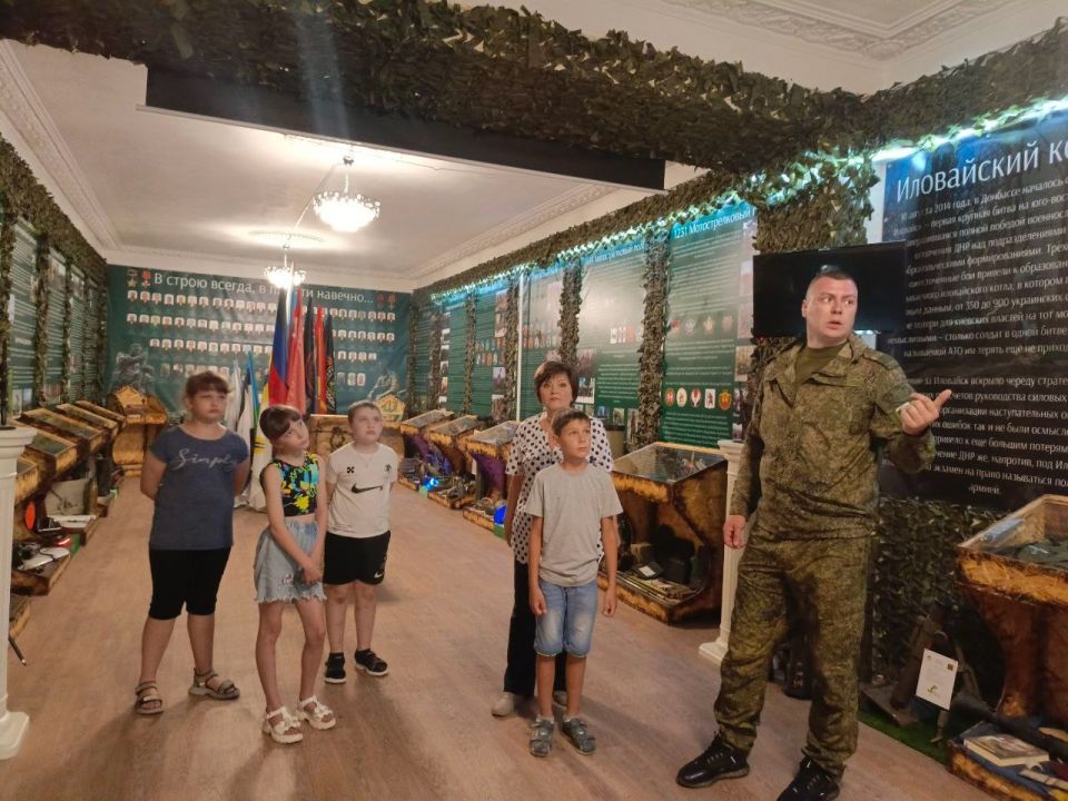 В Комсомольское прошла встреча с участником СВО В Комсомольское прошла встреча с участником СВО