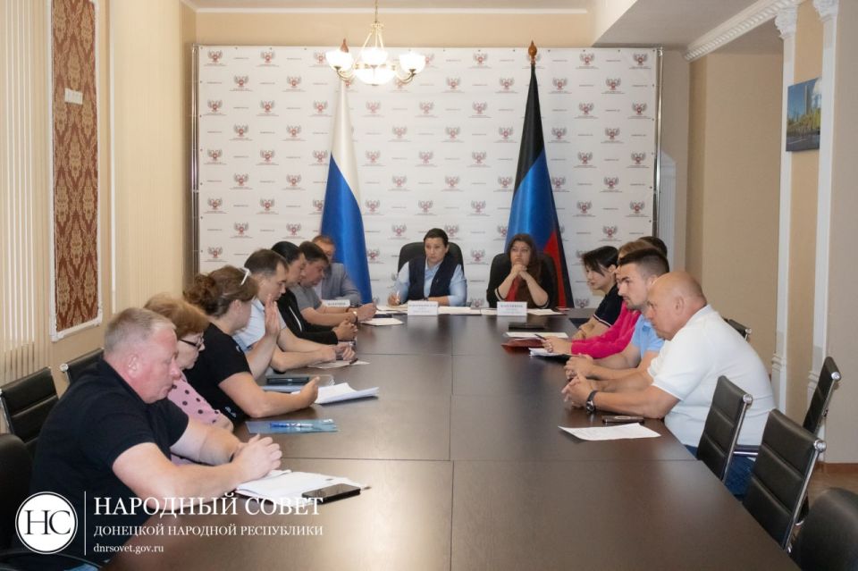 С начала 2025 года депутаты Народного Совета ДНР рассмотрели 179 проектов федеральных законов, составили отзывы и направили их в Государственную Думу С начала 2025 года депутаты Народного Совета ДНР рассмотрели 179 проектов федеральных законов, составили отзывы и направили их в Государственную Думу