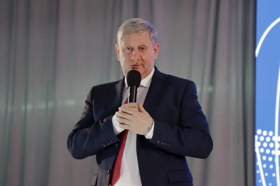 Андрей Чертков: Вручил сегодня дипломы лучшим выпускникам Донбасской национальной академии строительства и архитектуры Андрей Чертков: Вручил сегодня дипломы лучшим выпускникам Донбасской национальной академии строительства и архитектуры