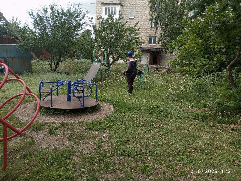 На территории городского округа Дебальцево продолжаются работы по покосу сорных и карантинных трав На территории городского округа Дебальцево продолжаются работы по покосу сорных и карантинных трав