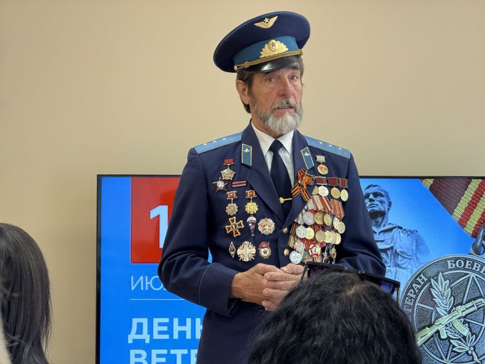 В городском округе Дебальцево в честь Дня ветерана боевых действий прошел урок мужества под названием "Живая память", на который был приглашен старший прапорщик воздушно-десантных войск, участник боевых действий в... В городском округе Дебальцево в честь Дня ветерана боевых действий прошел урок мужества под названием "Живая память", на который был приглашен старший прапорщик воздушно-десантных войск, участник боевых действий в...