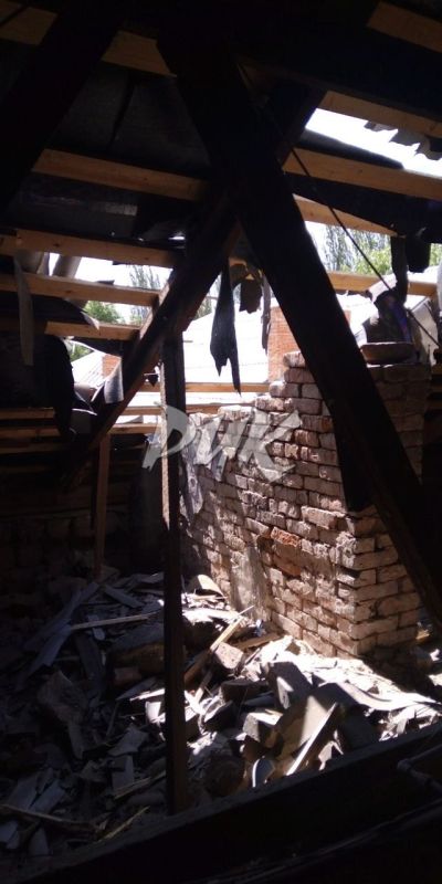 Иван Приходько: Последствия прямого попадания дрона ВФУ в кровлю многоквартирного дома в поселке шахты им. Н. А. Изотова (Никитовский район Горловки) 30 июня Иван Приходько: Последствия прямого попадания дрона ВФУ в кровлю многоквартирного дома в поселке шахты им. Н. А. Изотова (Никитовский район Горловки) 30 июня