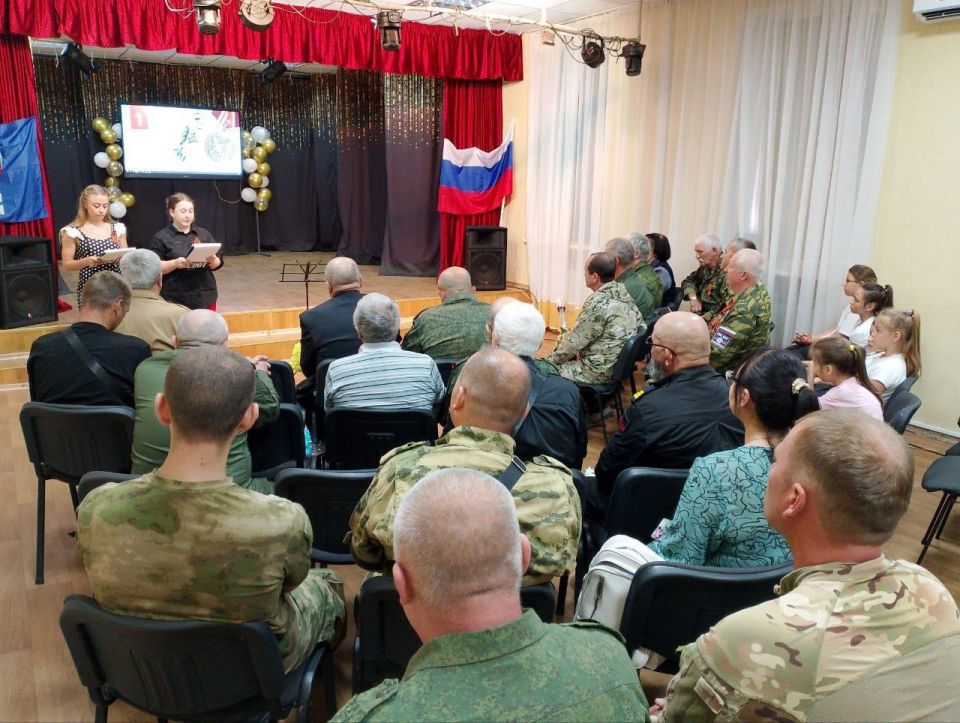 Сегодня, 1 июля, в День ветеранов боевых действий в рамках проекта «Старшие поколения» партии «Единая Россия» проведено мероприятие, цель которого направлена на то, чтобы отдать дань памяти воинам, их мужеству, героизму... Сегодня, 1 июля, в День ветеранов боевых действий в рамках проекта «Старшие поколения» партии «Единая Россия» проведено мероприятие, цель которого направлена на то, чтобы отдать дань памяти воинам, их мужеству, героизму...