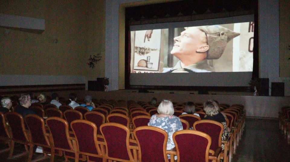 1 июля в Кировском районе в Городском дворце культуры им. Кирсановой, в рамках проекта «Историческая память», Года Защитника Отечества и празднования 80-летия Победы, состоялся кинопоказ картины «Офицеры», приуроченный ко... 1 июля в Кировском районе в Городском дворце культуры им. Кирсановой, в рамках проекта «Историческая память», Года Защитника Отечества и празднования 80-летия Победы, состоялся кинопоказ картины «Офицеры», приуроченный ко...
