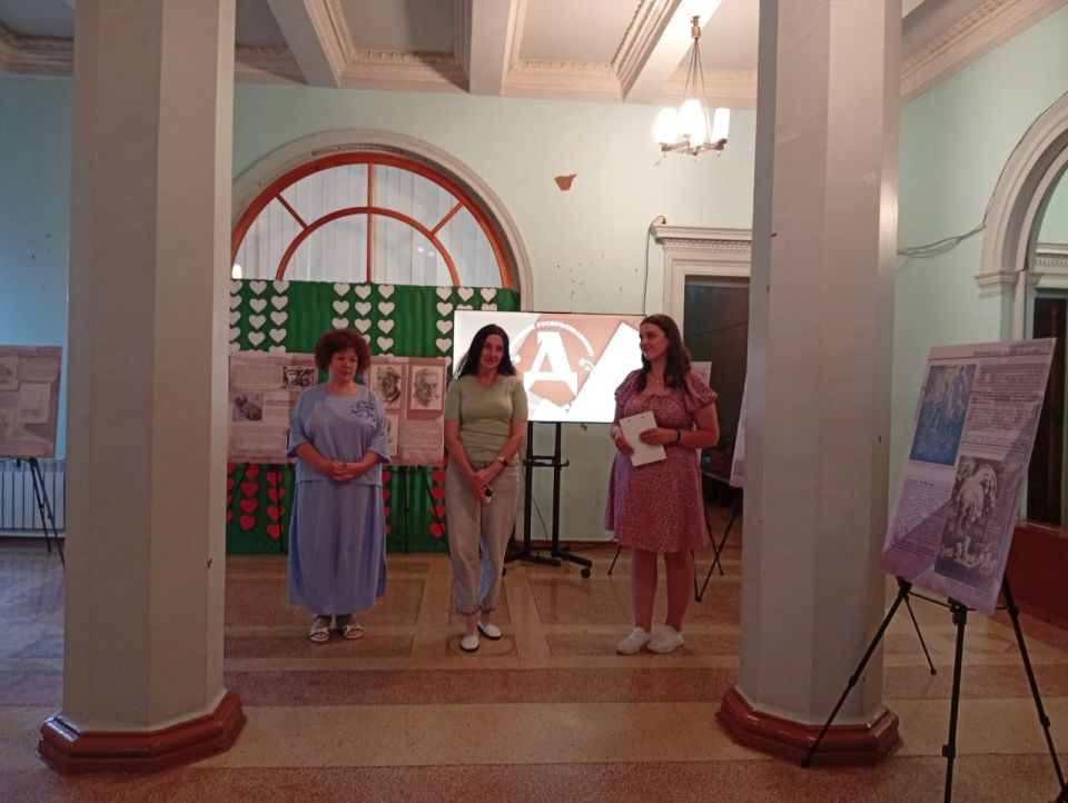 1 июля в Зугрэсском городском Дворце культуры состоялось открытие планшетной выставки донецкого художника, пережившего ужасы концлагерей Вевельсбург и Бухенвальд - «Бухенвальд: Штрихи выживания. Рисунки Романа Ефименко» 1 июля в Зугрэсском городском Дворце культуры состоялось открытие планшетной выставки донецкого художника, пережившего ужасы концлагерей Вевельсбург и Бухенвальд - «Бухенвальд: Штрихи выживания. Рисунки Романа Ефименко»