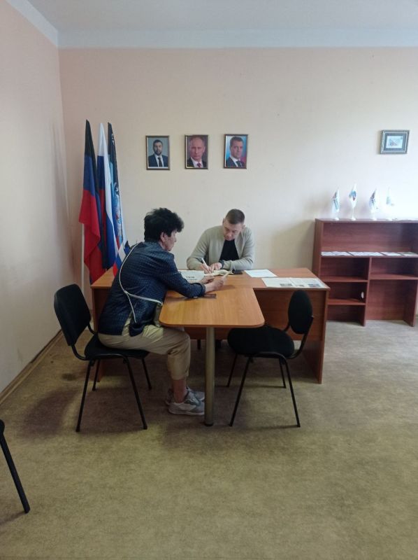 Сегодня, 1 июля, в общественной приемной партии "Единая Россия" Ленинского района города Донецка прошел прием Депутата Народного Совета Донецкой Народной Республики, председателя комитета Народного Совета по молодежной... Сегодня, 1 июля, в общественной приемной партии "Единая Россия" Ленинского района города Донецка прошел прием Депутата Народного Совета Донецкой Народной Республики, председателя комитета Народного Совета по молодежной...