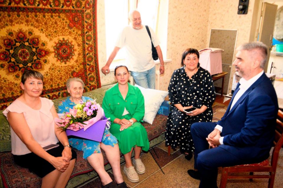 Алексей Дорофеев: Сегодня, в День ветерана боевых действий, выпала особая честь поздравить ветерана Великой Отечественной войны Зою Митрофановну Алексей Дорофеев: Сегодня, в День ветерана боевых действий, выпала особая честь поздравить ветерана Великой Отечественной войны Зою Митрофановну