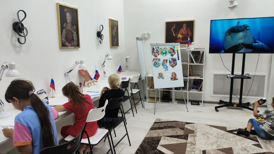2 июля в Центре Детского Творчества "PROДетство" при Музее истории села Старченково царила атмосфера творчества! Ребята увлеченно колдовали над самолетиками, стараясь придать им идеальную обтекаемость, а затем с энтузиазмом... 2 июля в Центре Детского Творчества "PROДетство" при Музее истории села Старченково царила атмосфера творчества! Ребята увлеченно колдовали над самолетиками, стараясь придать им идеальную обтекаемость, а затем с энтузиазмом...
