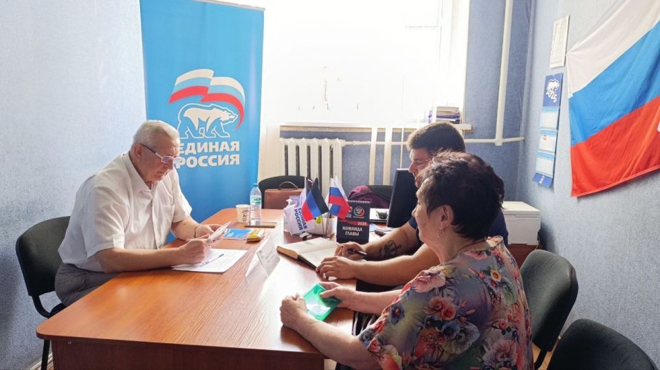Наталья Бегуненко: Сегодня, 2 июля депутат Народного Совета ДНР Братковский Мирон Леонидович провел прием граждан в общественной приемной партии «Единая Россия» Петровского района города Донецка Наталья Бегуненко: Сегодня, 2 июля депутат Народного Совета ДНР Братковский Мирон Леонидович провел прием граждан в общественной приемной партии «Единая Россия» Петровского района города Донецка