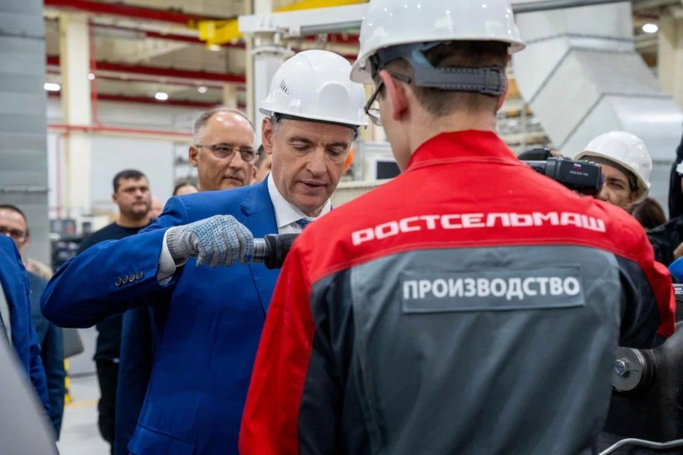 Андрей Крамар: Накануне с самого утра нашей партийной делегацией во главе с Председателем ЛДПР Леонидом Эдуардовичем Слуцким работали в Ростове-на-Дону Андрей Крамар: Накануне с самого утра нашей партийной делегацией во главе с Председателем ЛДПР Леонидом Эдуардовичем Слуцким работали в Ростове-на-Дону