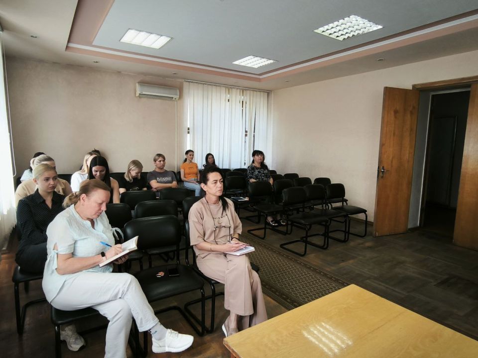 Сегодня, 2 июля, Руководитель Управы Ленинского внутригородского района Администрации городского округа Донецк Татьяна Темникова провела расширенное аппаратное совещание Сегодня, 2 июля, Руководитель Управы Ленинского внутригородского района Администрации городского округа Донецк Татьяна Темникова провела расширенное аппаратное совещание