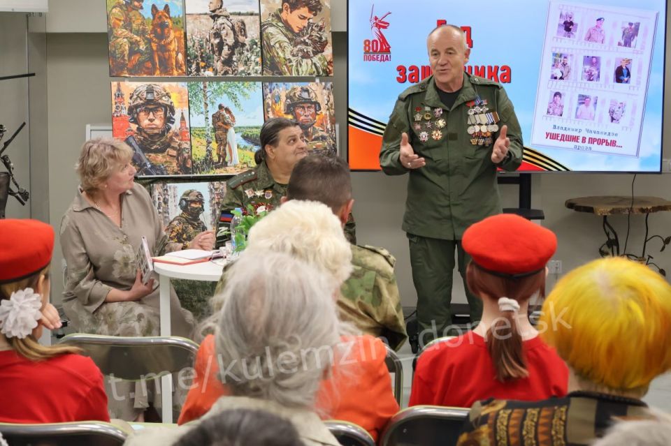 В рамках Года защитника Отечества, ко Дню ветеранов боевых действий, в Центральной городской библиотеке прошла встреча-презентация «Ушедшие в прорыв…» В рамках Года защитника Отечества, ко Дню ветеранов боевых действий, в Центральной городской библиотеке прошла встреча-презентация «Ушедшие в прорыв…»