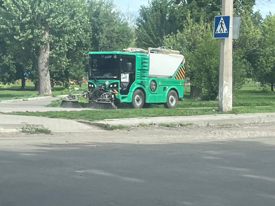В Кировском внутригородском районе продолжаются работы по санитарному содержанию территории В Кировском внутригородском районе продолжаются работы по санитарному содержанию территории