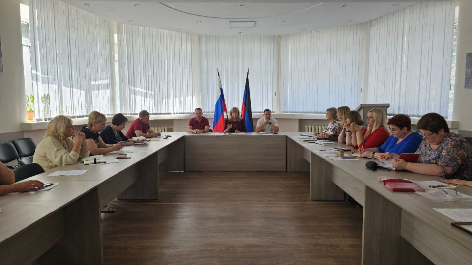 Татьяна Копылова: Сегодня, 2 июля, на аппаратном совещании Управы Ворошиловского внутригородского района Администрации городского округа Донецк обсуждались вопросы жизнедеятельности района, а именно: Татьяна Копылова: Сегодня, 2 июля, на аппаратном совещании Управы Ворошиловского внутригородского района Администрации городского округа Донецк обсуждались вопросы жизнедеятельности района, а именно: