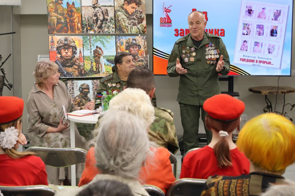 Ветеран Владимир Чачанидзе презентовал свою новую книгу в Донецке Ветеран Владимир Чачанидзе презентовал свою новую книгу в Донецке