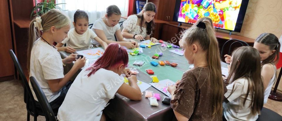 2 июля – День сюрпризов. Во Дворце культуры им. В.В. Куйбышева в рамках проекта «Мир возможностей» партии «Единая Россия» состоялся мастер-класс «День чудесных сюрпризов» 2 июля – День сюрпризов. Во Дворце культуры им. В.В. Куйбышева в рамках проекта «Мир возможностей» партии «Единая Россия» состоялся мастер-класс «День чудесных сюрпризов»