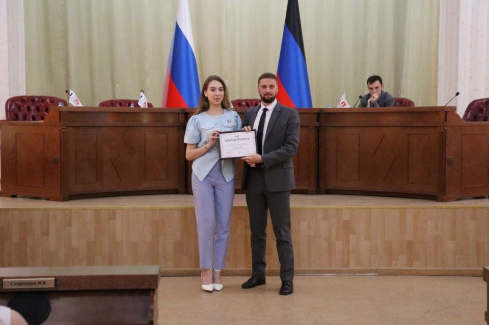 Избирательная комиссия ДНР и Министерство молодежной политики ДНР укрепляют сотрудничество с Молодежным Парламентом Избирательная комиссия ДНР и Министерство молодежной политики ДНР укрепляют сотрудничество с Молодежным Парламентом