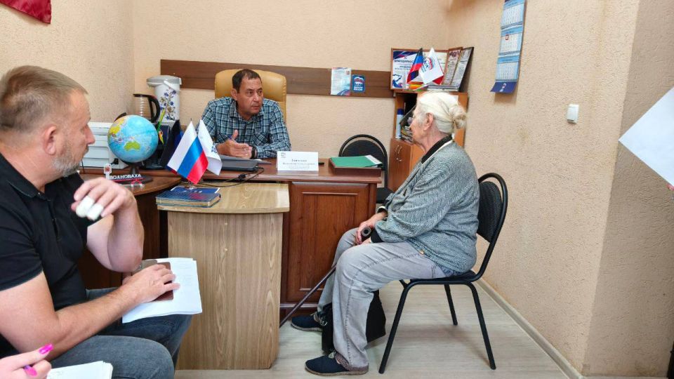 Константин Зинченко: На связи с гражданами. Провел прием граждан в Волновахском отделении общественной приемной Единой России совместно с представителями профильных управлений и отделов администрации Волновахского... Константин Зинченко: На связи с гражданами. Провел прием граждан в Волновахском отделении общественной приемной Единой России совместно с представителями профильных управлений и отделов администрации Волновахского...