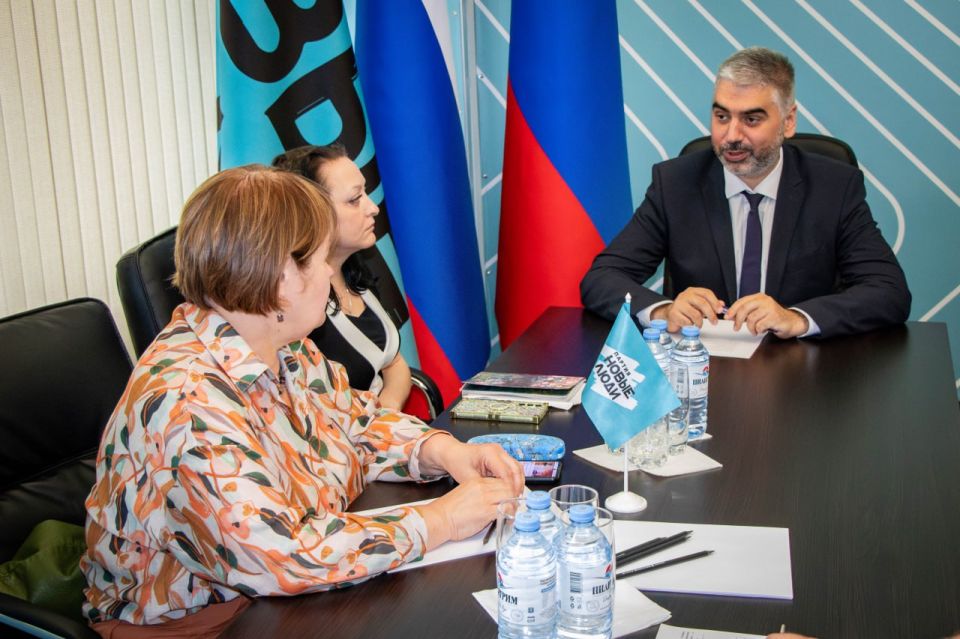 Алексей Дорофеев: Провел сегодня важную рабочую встречу с представителями ведущих СМИ нашей Республики Алексей Дорофеев: Провел сегодня важную рабочую встречу с представителями ведущих СМИ нашей Республики