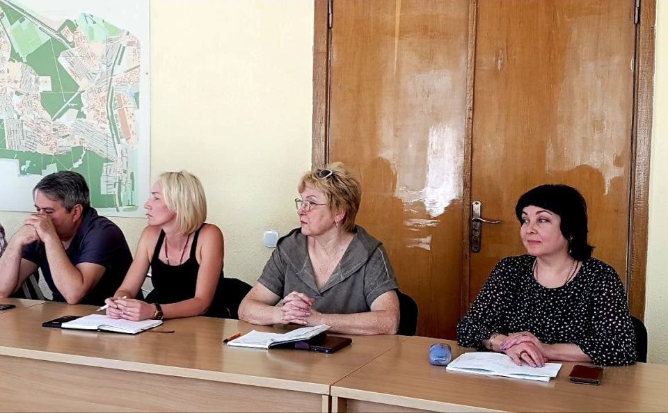 Наталья Бегуненко: Сегодня, 2 июля, первый заместитель руководителя Управы Петровского внутригородского района Администрации городского округа Донецк Плахутин Юрий Иванович провел еженедельное аппаратное совещание Наталья Бегуненко: Сегодня, 2 июля, первый заместитель руководителя Управы Петровского внутригородского района Администрации городского округа Донецк Плахутин Юрий Иванович провел еженедельное аппаратное совещание