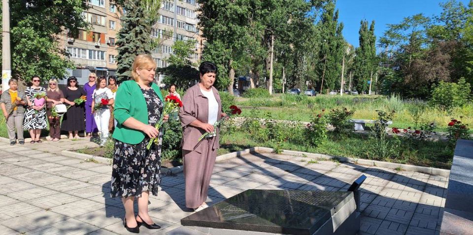 В Макеевке состоялось возложение цветов, приуроченное ко Дню ветеранов боевых действий В Макеевке состоялось возложение цветов, приуроченное ко Дню ветеранов боевых действий