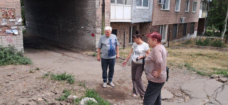 2 июля с целью реализации проекта «Управдом», руководитель Управы Центрально-Городского района Владимир Меша и представители Филиала «Вода Донбасса» провели встречу с жителями на подведомственной территории по адресу: г.... 2 июля с целью реализации проекта «Управдом», руководитель Управы Центрально-Городского района Владимир Меша и представители Филиала «Вода Донбасса» провели встречу с жителями на подведомственной территории по адресу: г....