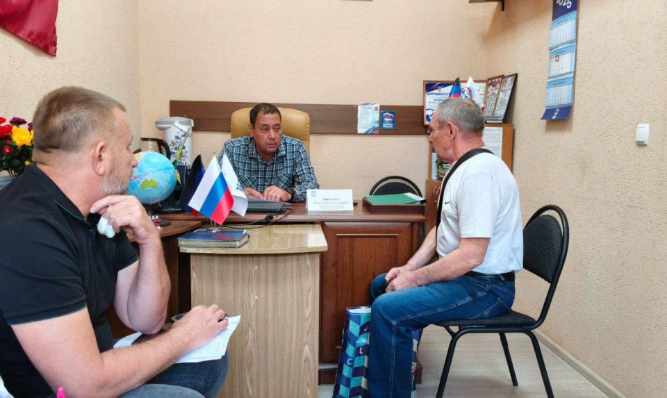 Константин Зинченко: На связи с гражданами. Провел прием граждан в Волновахском отделении общественной приемной Единой России совместно с представителями профильных управлений и отделов администрации Волновахского... Константин Зинченко: На связи с гражданами. Провел прием граждан в Волновахском отделении общественной приемной Единой России совместно с представителями профильных управлений и отделов администрации Волновахского...