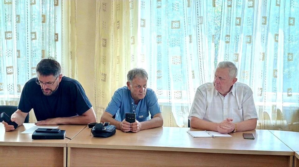 Наталья Бегуненко: Сегодня, 2 июля, первый заместитель руководителя Управы Петровского внутригородского района Администрации городского округа Донецк Плахутин Юрий Иванович провел еженедельное аппаратное совещание Наталья Бегуненко: Сегодня, 2 июля, первый заместитель руководителя Управы Петровского внутригородского района Администрации городского округа Донецк Плахутин Юрий Иванович провел еженедельное аппаратное совещание
