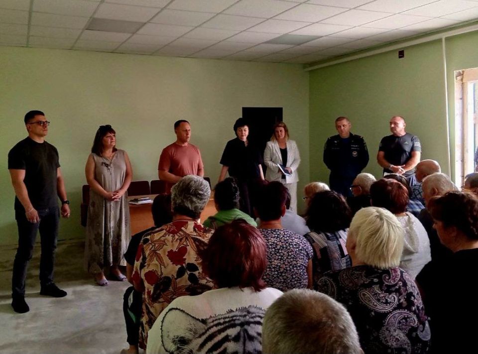 Председатель Ясиноватского муниципального совета Анна Бондарь приняла участие в сходе граждан с жителями пос Председатель Ясиноватского муниципального совета Анна Бондарь приняла участие в сходе граждан с жителями пос