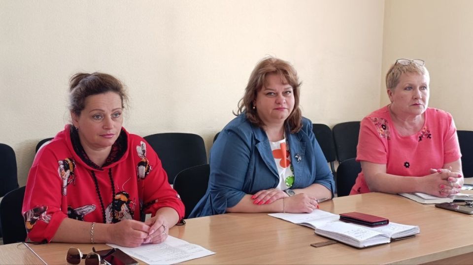 Наталья Бегуненко: Сегодня, 2 июля, первый заместитель руководителя Управы Петровского внутригородского района Администрации городского округа Донецк Плахутин Юрий Иванович провел еженедельное аппаратное совещание Наталья Бегуненко: Сегодня, 2 июля, первый заместитель руководителя Управы Петровского внутригородского района Администрации городского округа Донецк Плахутин Юрий Иванович провел еженедельное аппаратное совещание