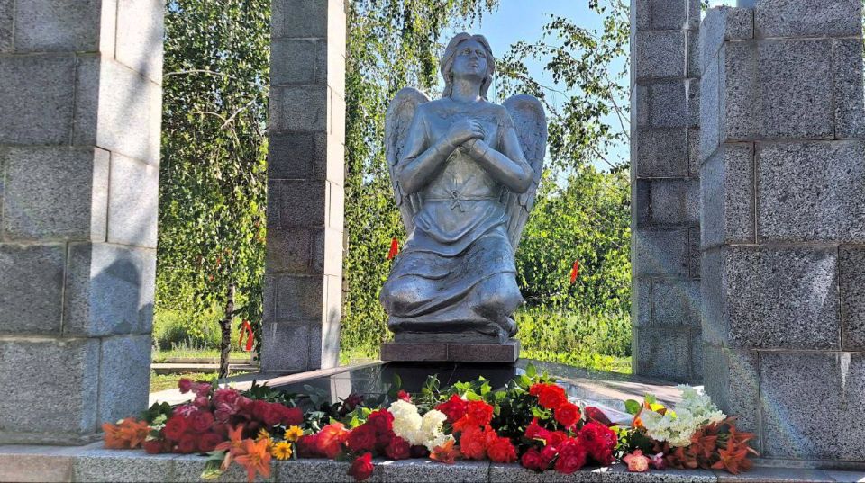 В Макеевке состоялось возложение цветов, приуроченное ко Дню ветеранов боевых действий В Макеевке состоялось возложение цветов, приуроченное ко Дню ветеранов боевых действий