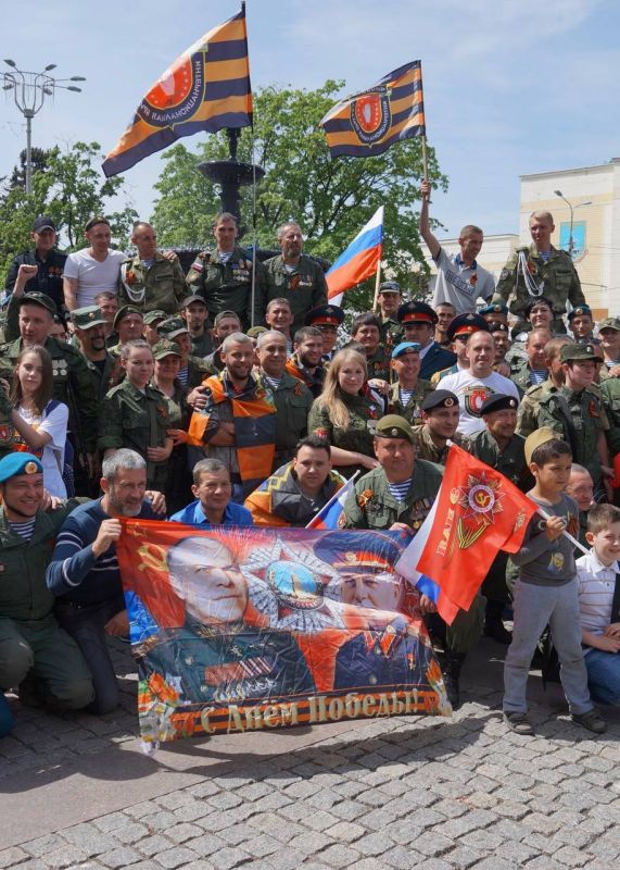 «Пятнашка» начиналась с нескольких человек в жарком, неясном 2014-м, когда никто не знал, что будет завтра, но они точно знали, зачем пришли: защищать Донбасс, не по приказу, а по зову совести «Пятнашка» начиналась с нескольких человек в жарком, неясном 2014-м, когда никто не знал, что будет завтра, но они точно знали, зачем пришли: защищать Донбасс, не по приказу, а по зову совести