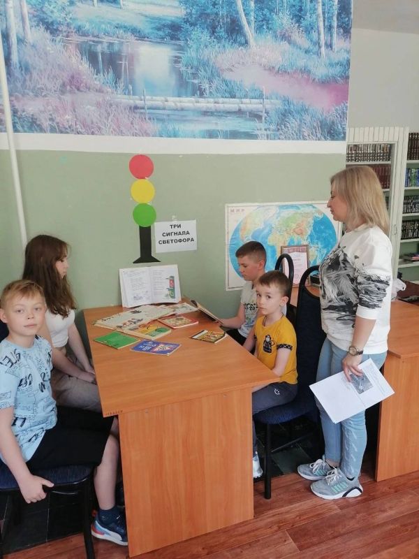 3 июля в библиотеке-филиале №2 прошла онлайн-викторина по правилам дорожного движения «Три сигнала светофора» 3 июля в библиотеке-филиале №2 прошла онлайн-викторина по правилам дорожного движения «Три сигнала светофора»