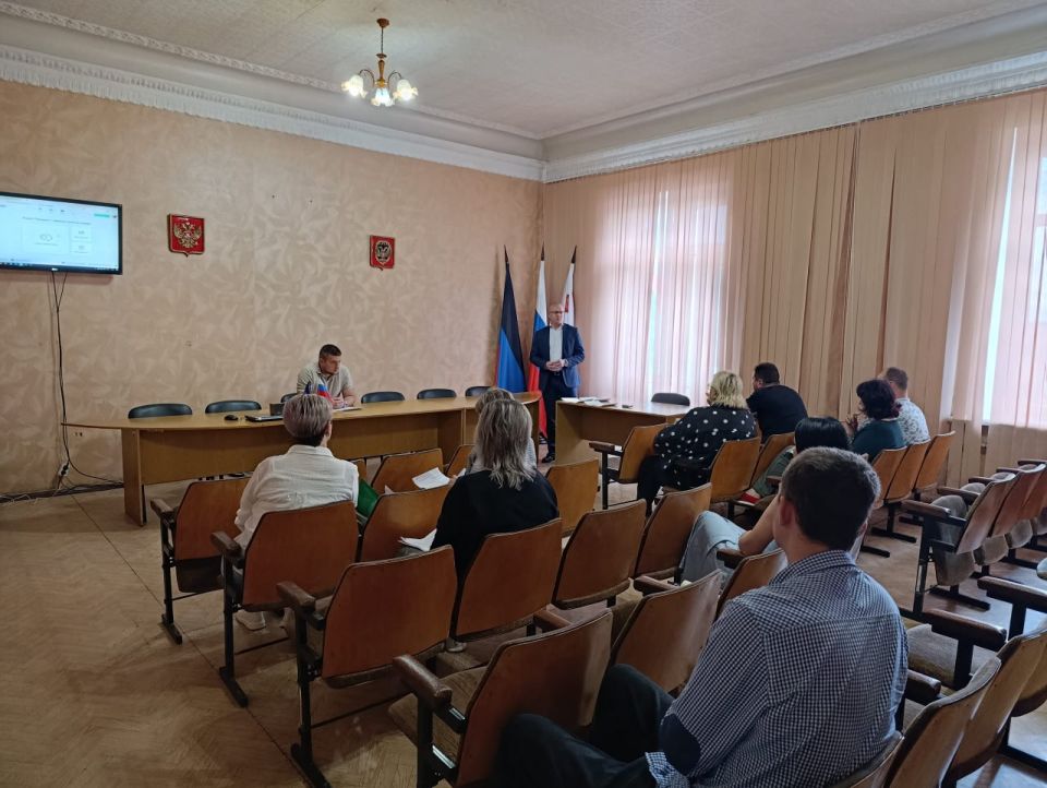 В Снежном обсудили развитие территориального самоуправления В Снежном обсудили развитие территориального самоуправления