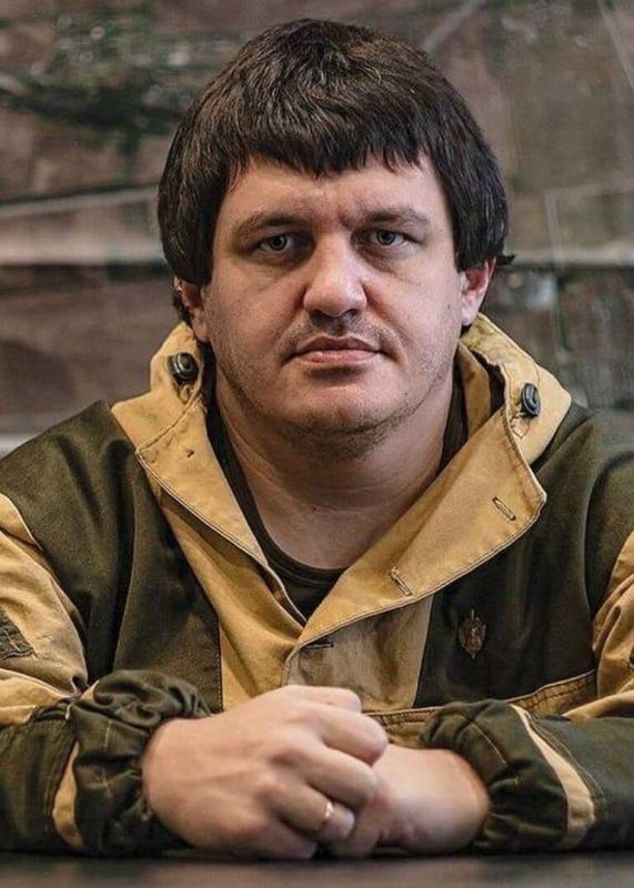 «Пятнашка» начиналась с нескольких человек в жарком, неясном 2014-м, когда никто не знал, что будет завтра, но они точно знали, зачем пришли: защищать Донбасс, не по приказу, а по зову совести «Пятнашка» начиналась с нескольких человек в жарком, неясном 2014-м, когда никто не знал, что будет завтра, но они точно знали, зачем пришли: защищать Донбасс, не по приказу, а по зову совести