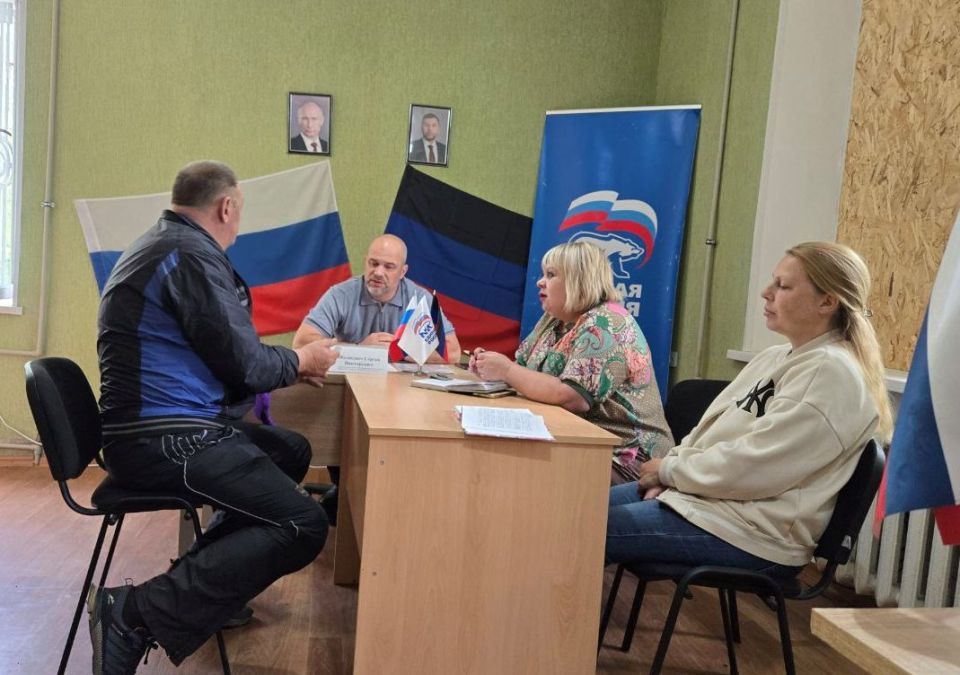 Сергей Желновач: Сегодня, 3 июля, в общественной приемной Всероссийской политической партии «Единая Россия» в городе Светлодарск провел прием граждан Сергей Желновач: Сегодня, 3 июля, в общественной приемной Всероссийской политической партии «Единая Россия» в городе Светлодарск провел прием граждан