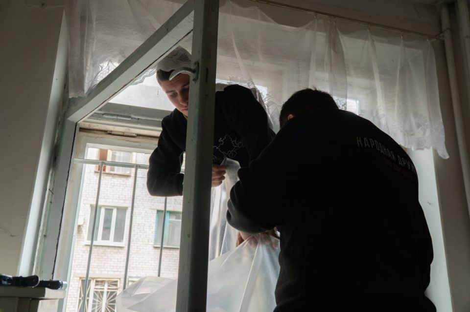 “Был сильный взрыв и все посыпалось”: в Харцызске повреждено остекление в 67 домах и больнице “Был сильный взрыв и все посыпалось”: в Харцызске повреждено остекление в 67 домах и больнице