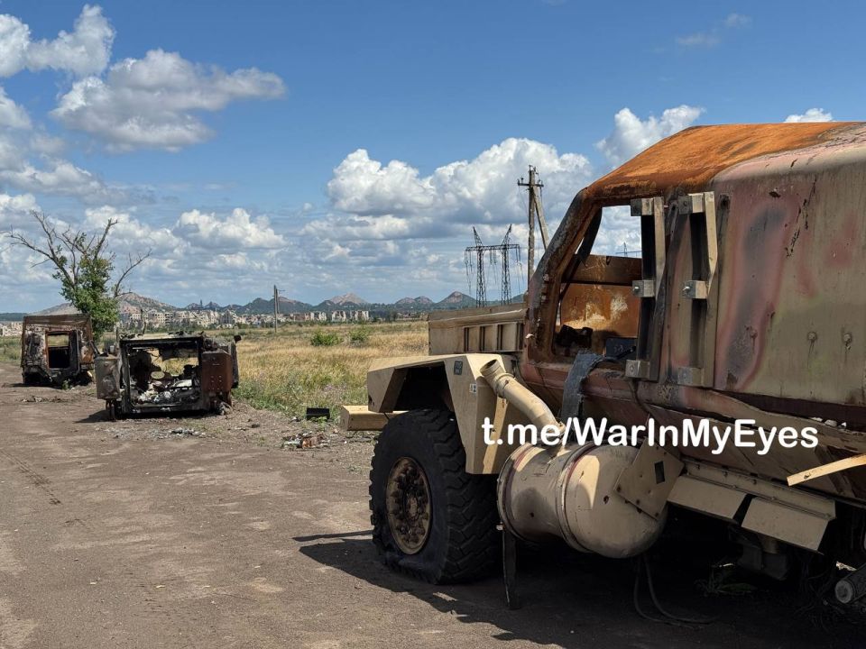 Уничтоженные на Южно-Донецком направлении и вытянутые в тыл 2 ББМ Bushmaster, M113 и Mastiff Уничтоженные на Южно-Донецком направлении и вытянутые в тыл 2 ББМ Bushmaster, M113 и Mastiff