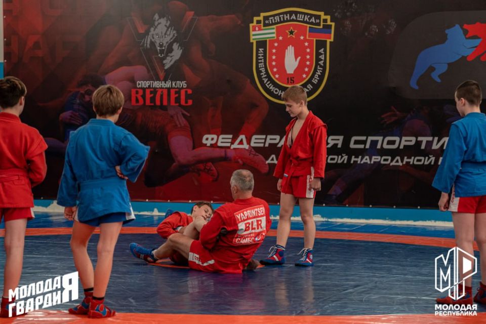 Для юных чемпионов провели мастер-класс по самбо Для юных чемпионов провели мастер-класс по самбо